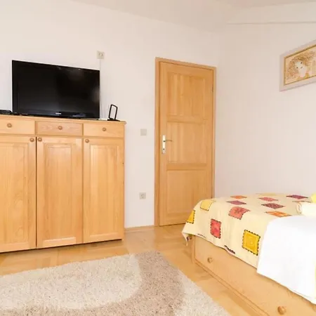 Mar - Two-bedroom With Balcony Apartmán