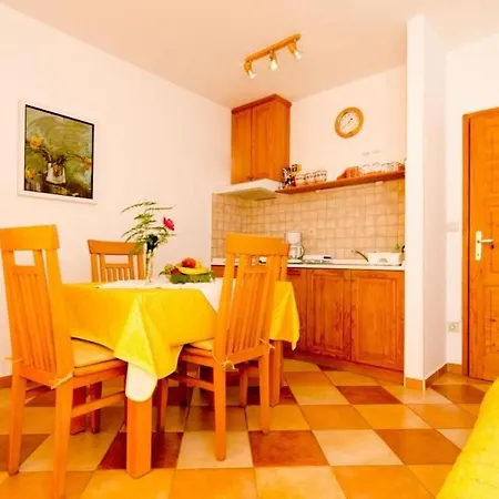 Mar - Two-bedroom With Balcony