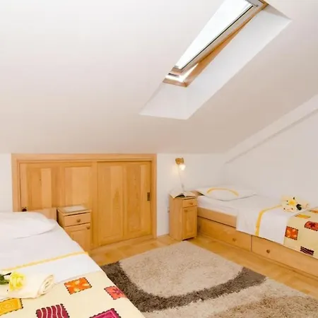 Mar - Two-bedroom With Balcony *